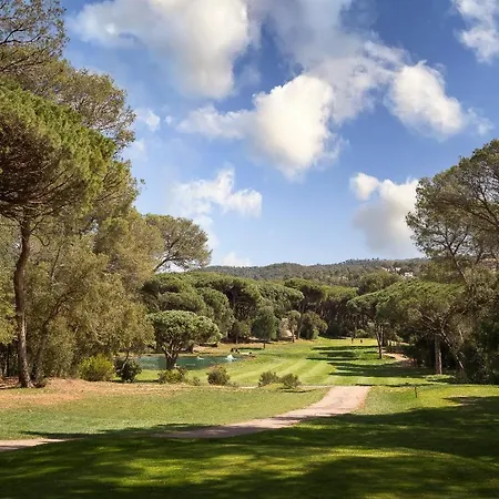 ホテル Golf De Valescure & Nuxe Saint-Raphaël