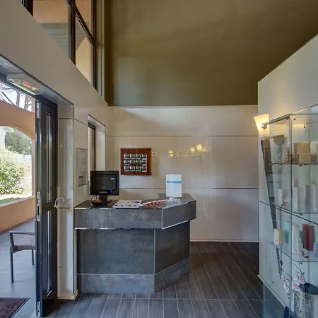 ホテル Golf De Valescure & Nuxe