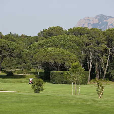 ホテル Golf De Valescure & Nuxe Saint-Raphaël