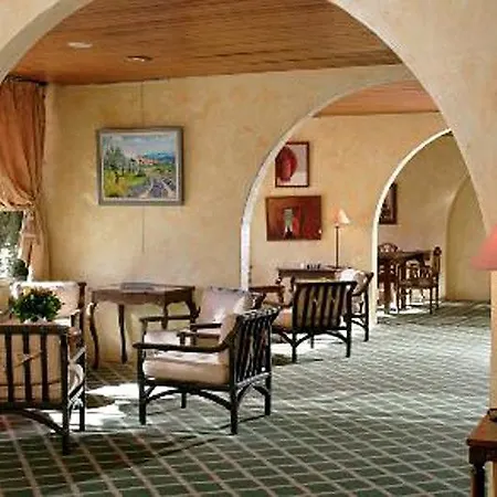 Golf De Valescure & Nuxe Готель