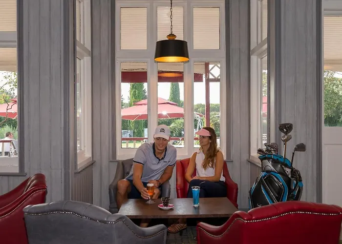 Golf De Valescure & Nuxe 酒店